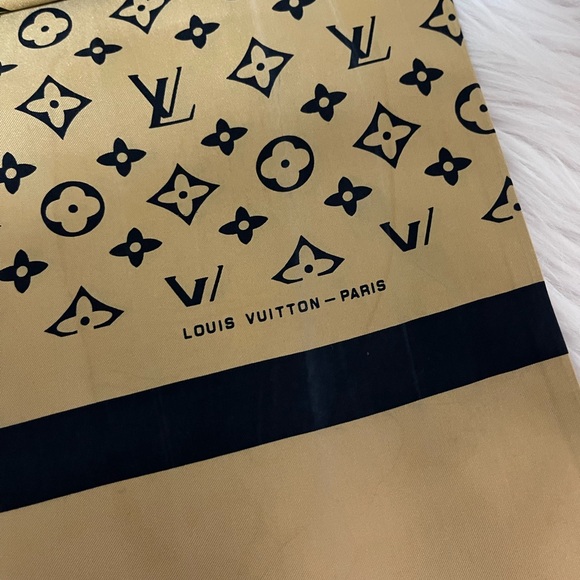 Louis Vuitton Monogram Silk Neck Muffler. - Picture 8 of 14